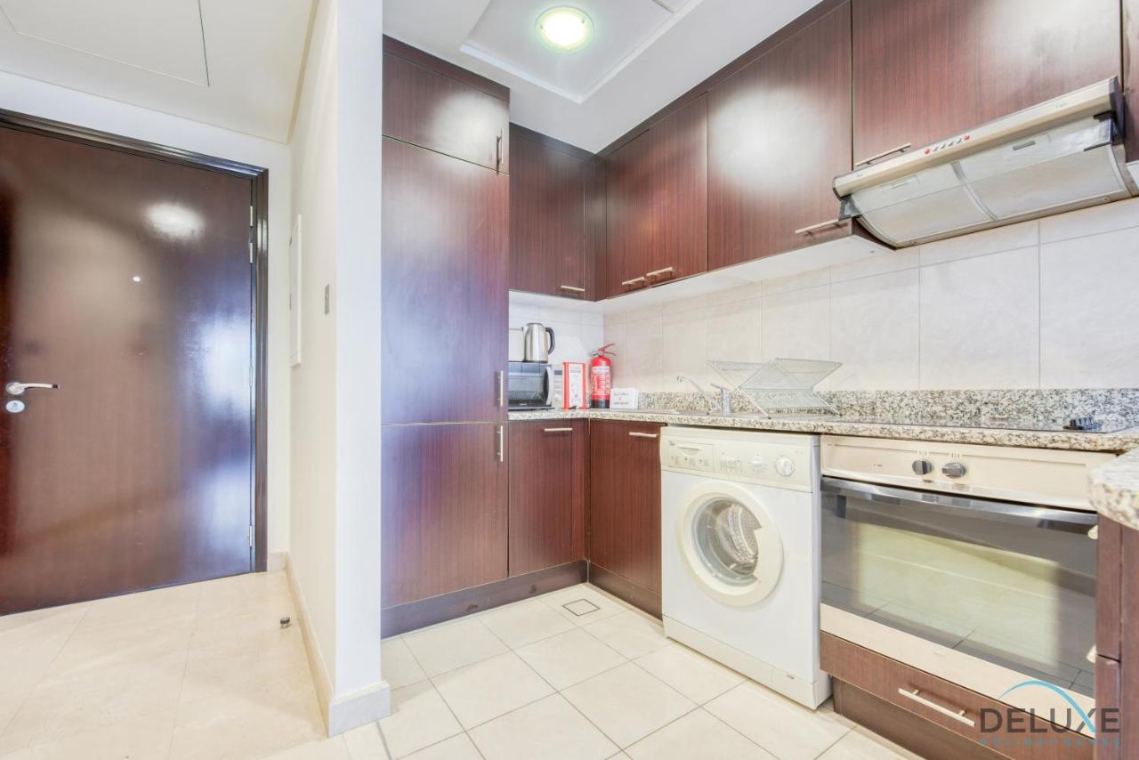 Unbeatable Rate Stylish 1Br With Balcony Near Metro By Deluxe Holiday Homes Дубай Экстерьер фото